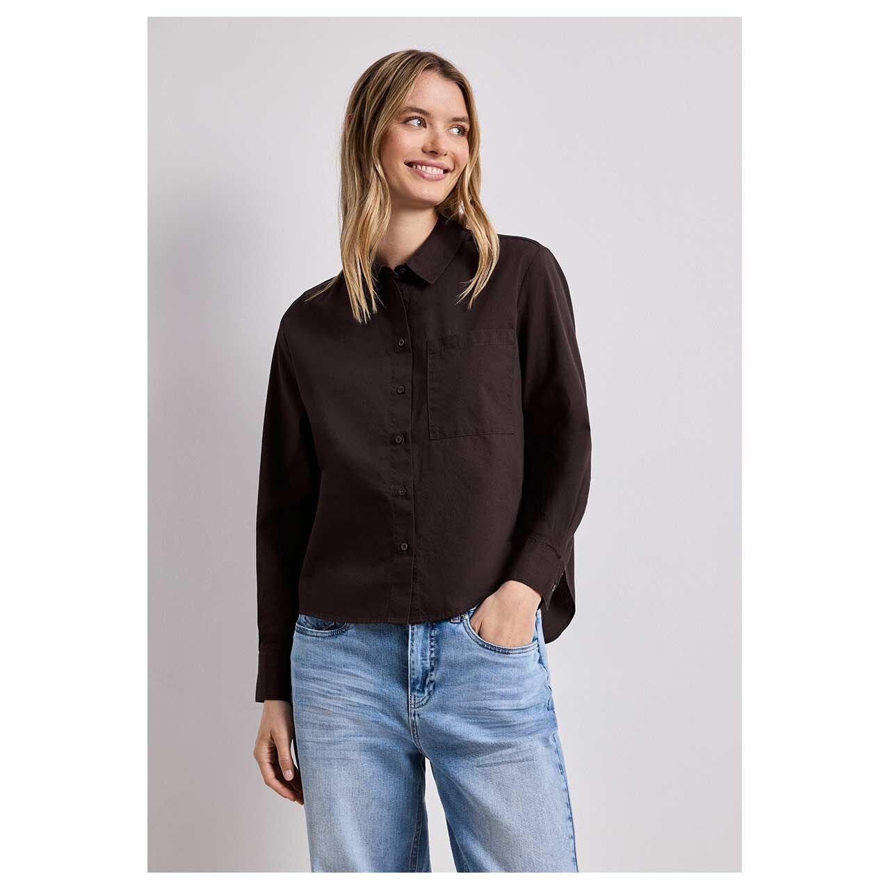 Damen Langarm Bluse Cotton Shirtcollar von Street One in Dunkelbraun, Vorderansicht am Model