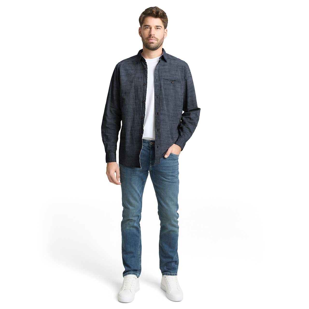 Herren Langarm Hemd von Tom Tailor in Dunkelblau mit Print, Ganzkörperansicht am Model