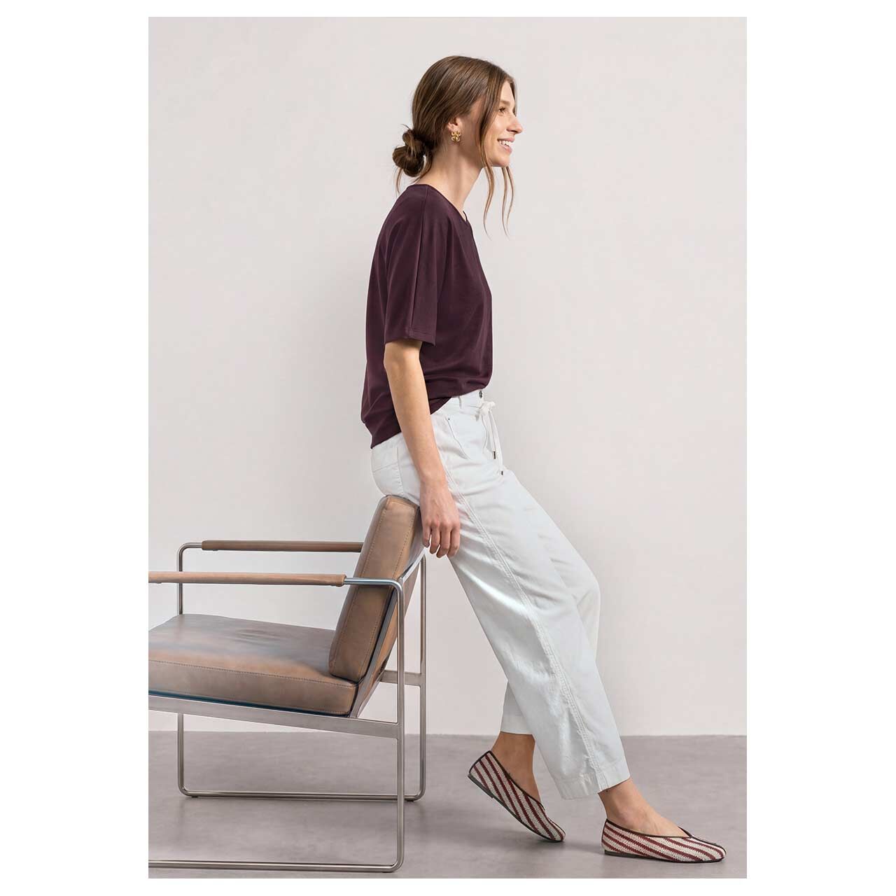 Damen T-Shirt Basic Bottom Cuff von Street One in Lila, Ganzkörperansicht am Model