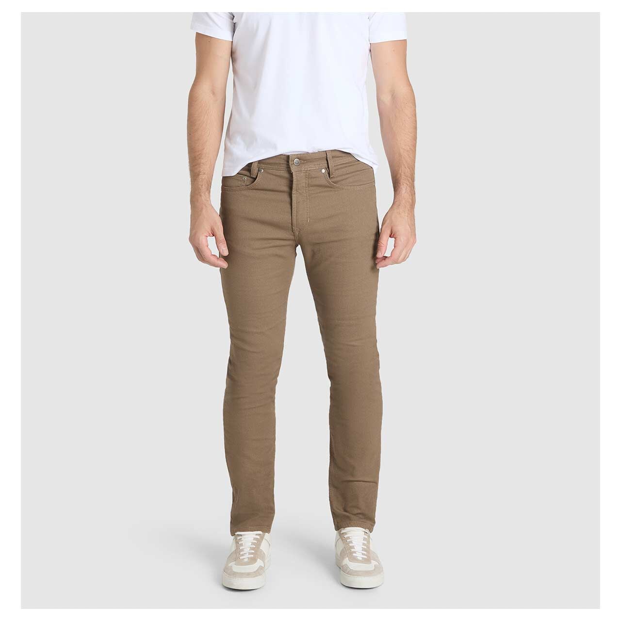 Herren Baumwollhose Jogn Jeans von MAC in Braun mit Print, Vorderansicht am Model