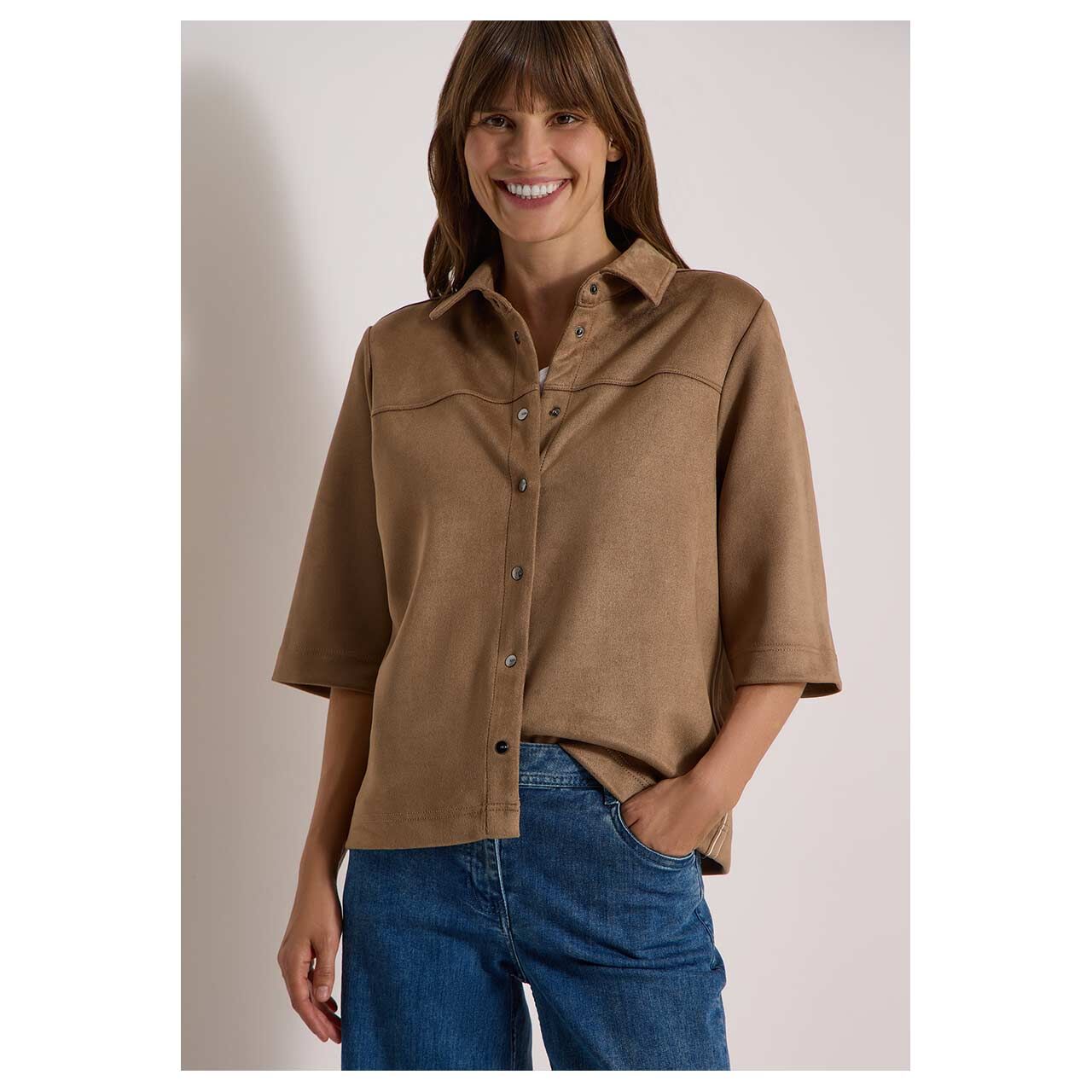 Damen Kurzarm Velours Bluse Sportive von Cecil in Braun, Vorderansicht am Model