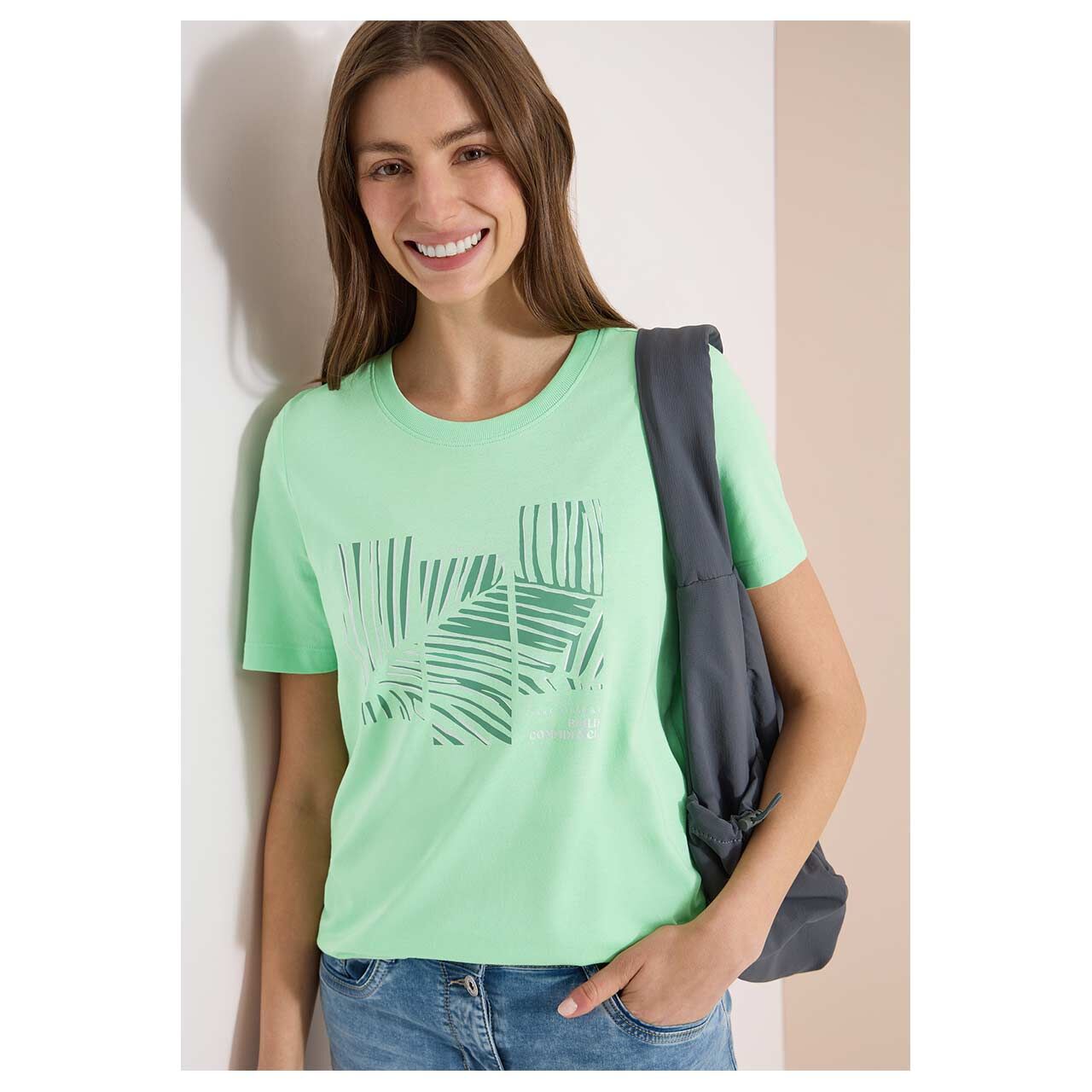 Damen T-Shirt Leaves Print von Cecil in Hellgrün mit Print, Vorderansicht am Model