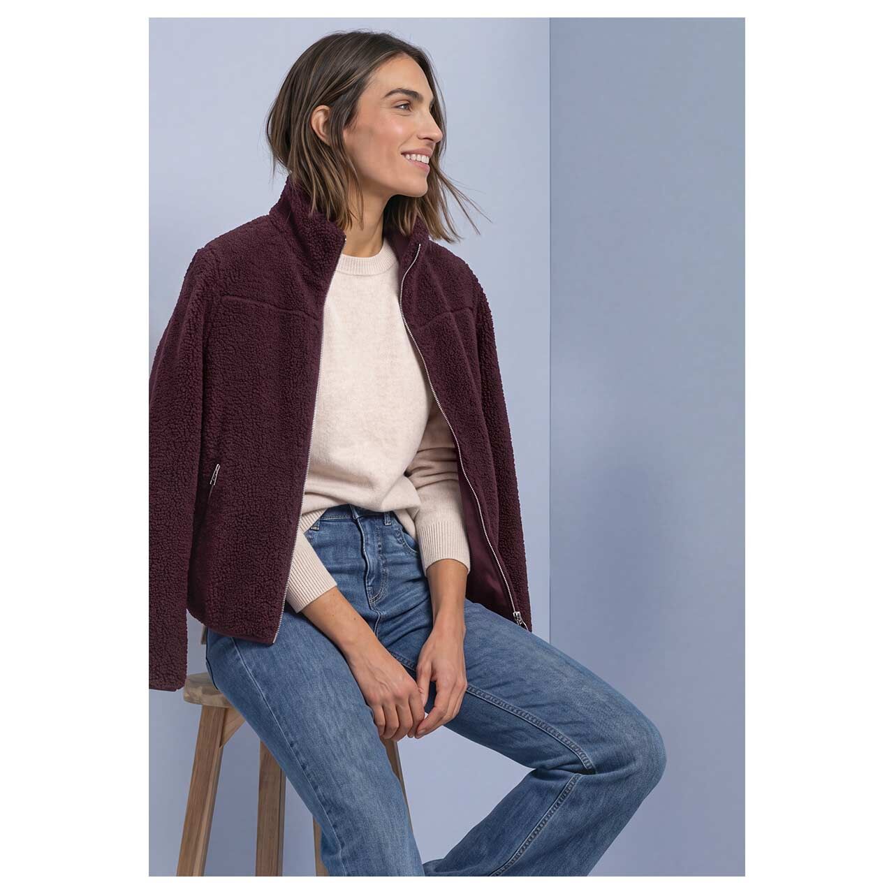 Damen Teddyjacke Short Jacket von Street One in Lila, Vorderansicht am Model