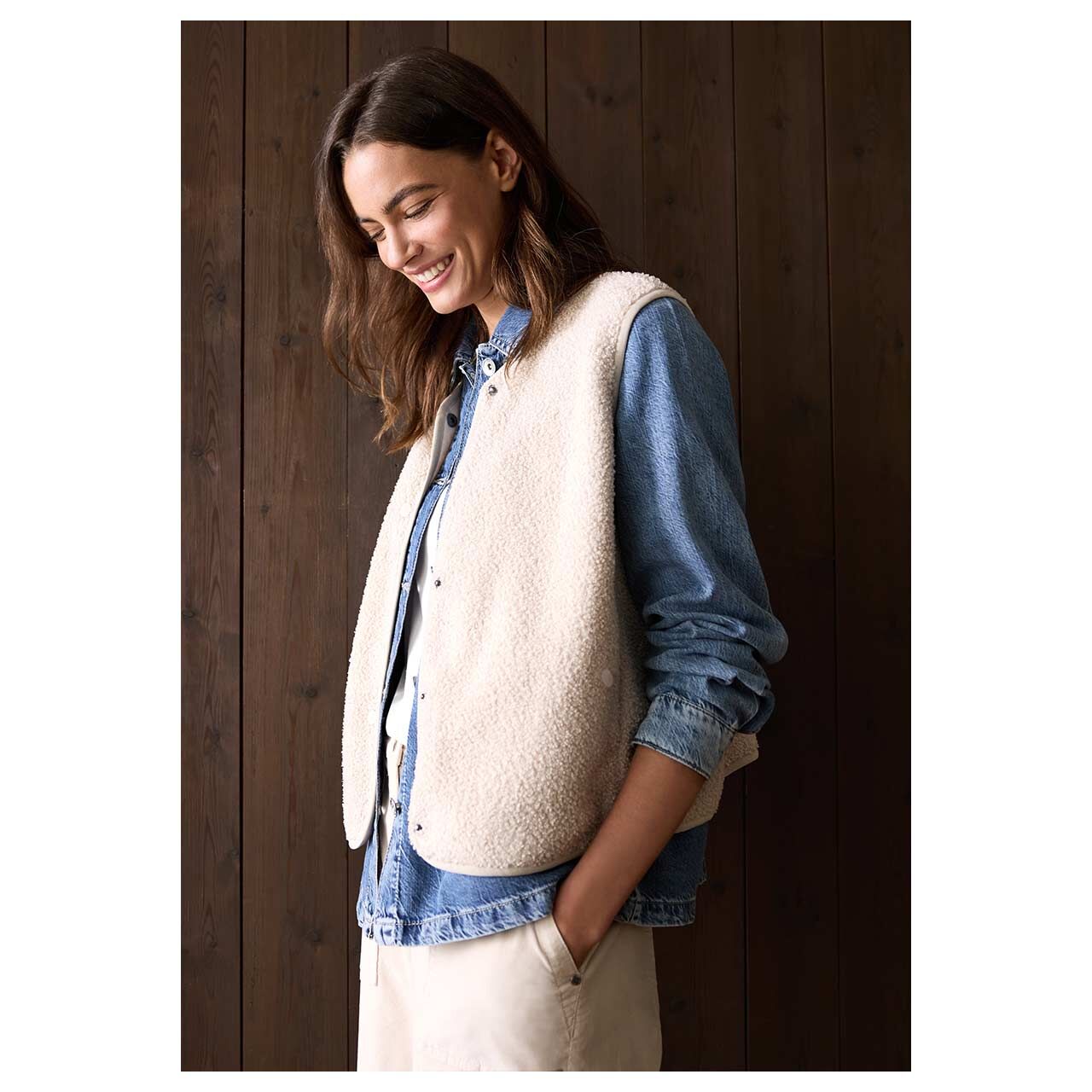 Damen Weste Curly Fake Wool Vest von Cecil in Cremeweiß, Vorderansicht am Model