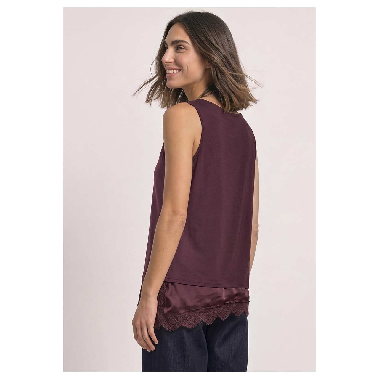 Damen Top Diagonal Woven Bottom von Street One in Lila, Rückansicht am Model