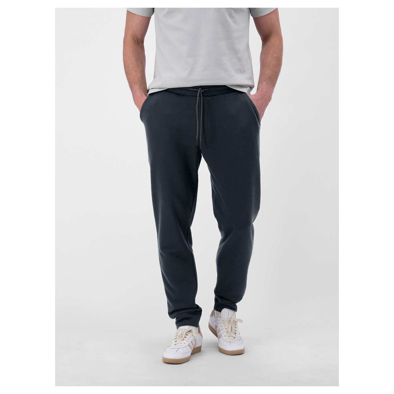 Herrenhose Jersey Pants von lerros in Dunkelblau, Vorderansicht am Model