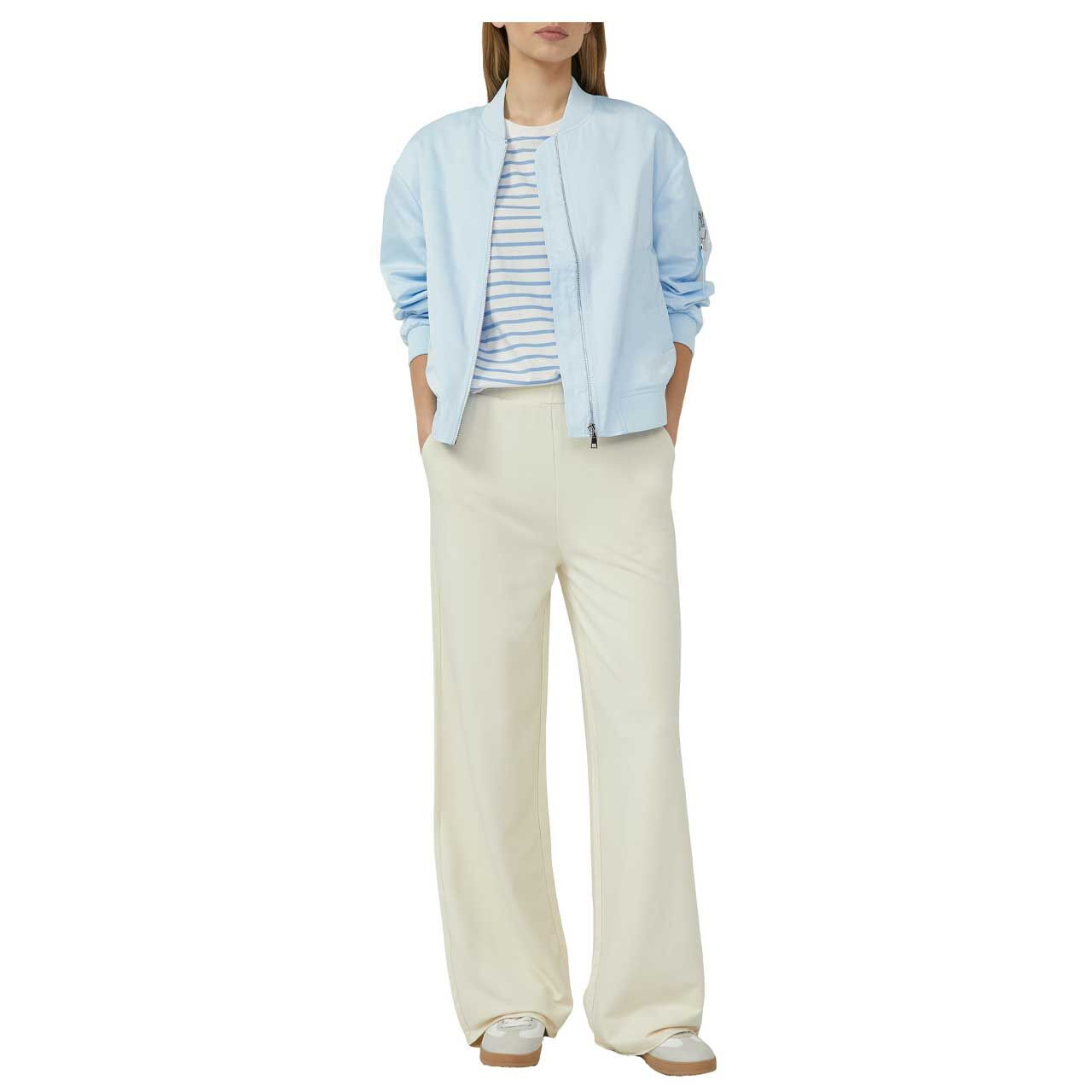 Damen Jacke Bomber Jacket von s.Oliver in Hellblau, Ganzkörperansicht am Model