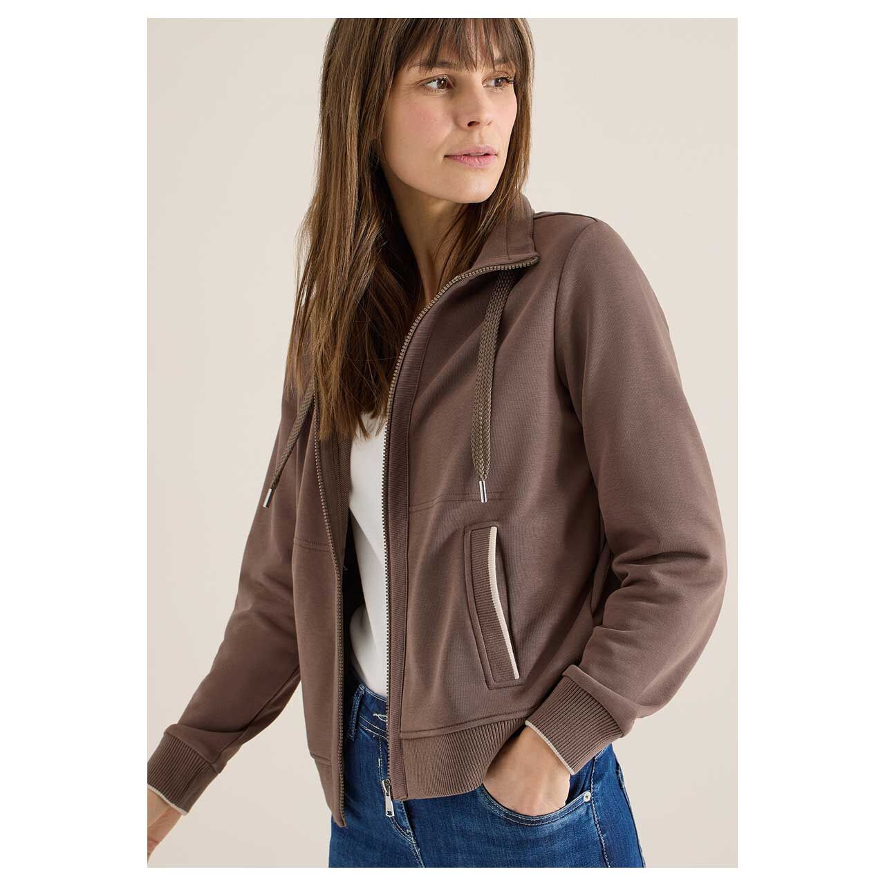 Damen Sweatjacke Welt Pockets von Cecil in Braun, Vorderansicht am Model