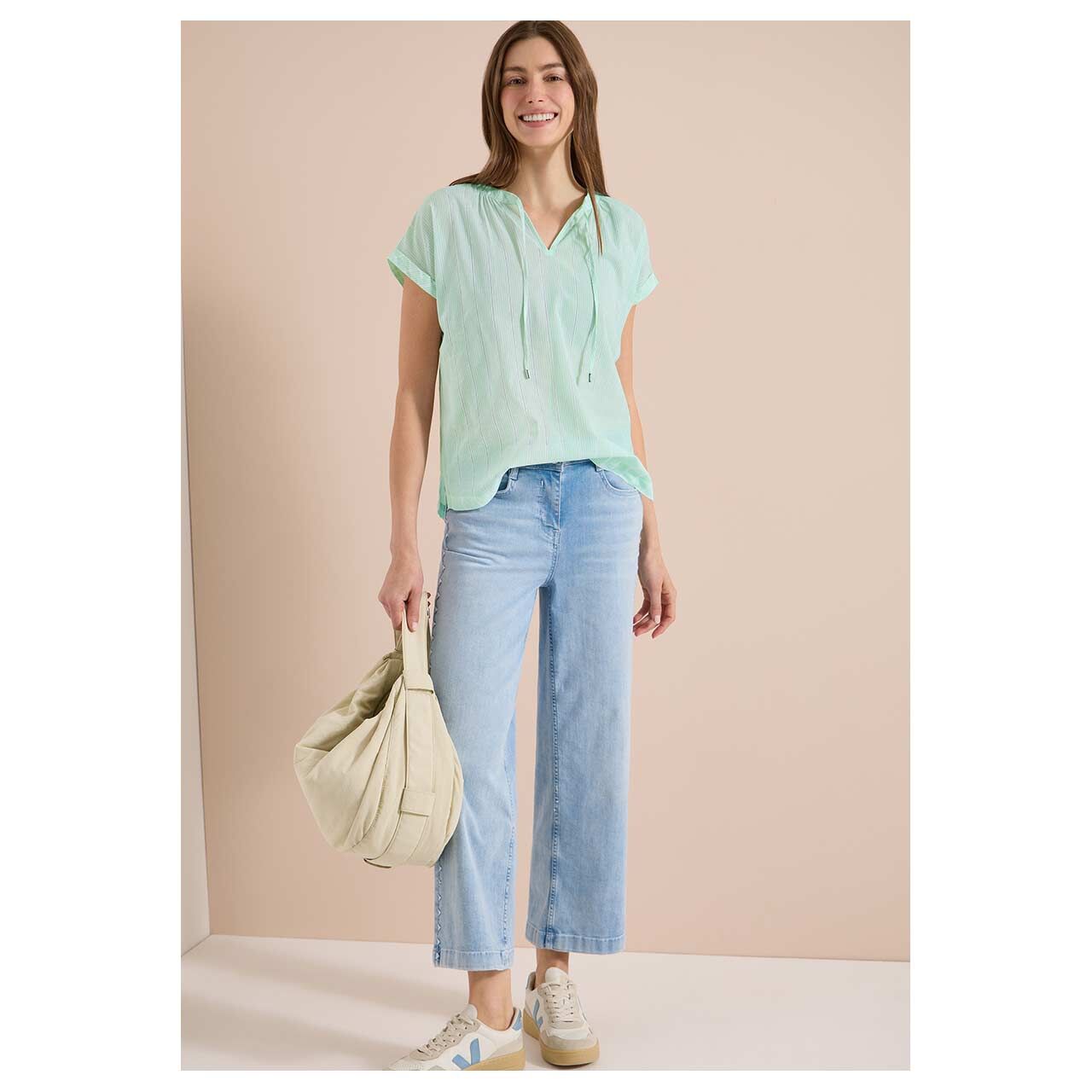 Damen Kurzarm Bluse Striped Structure von Cecil in Hellgrün gestreift, Ganzkörperansicht