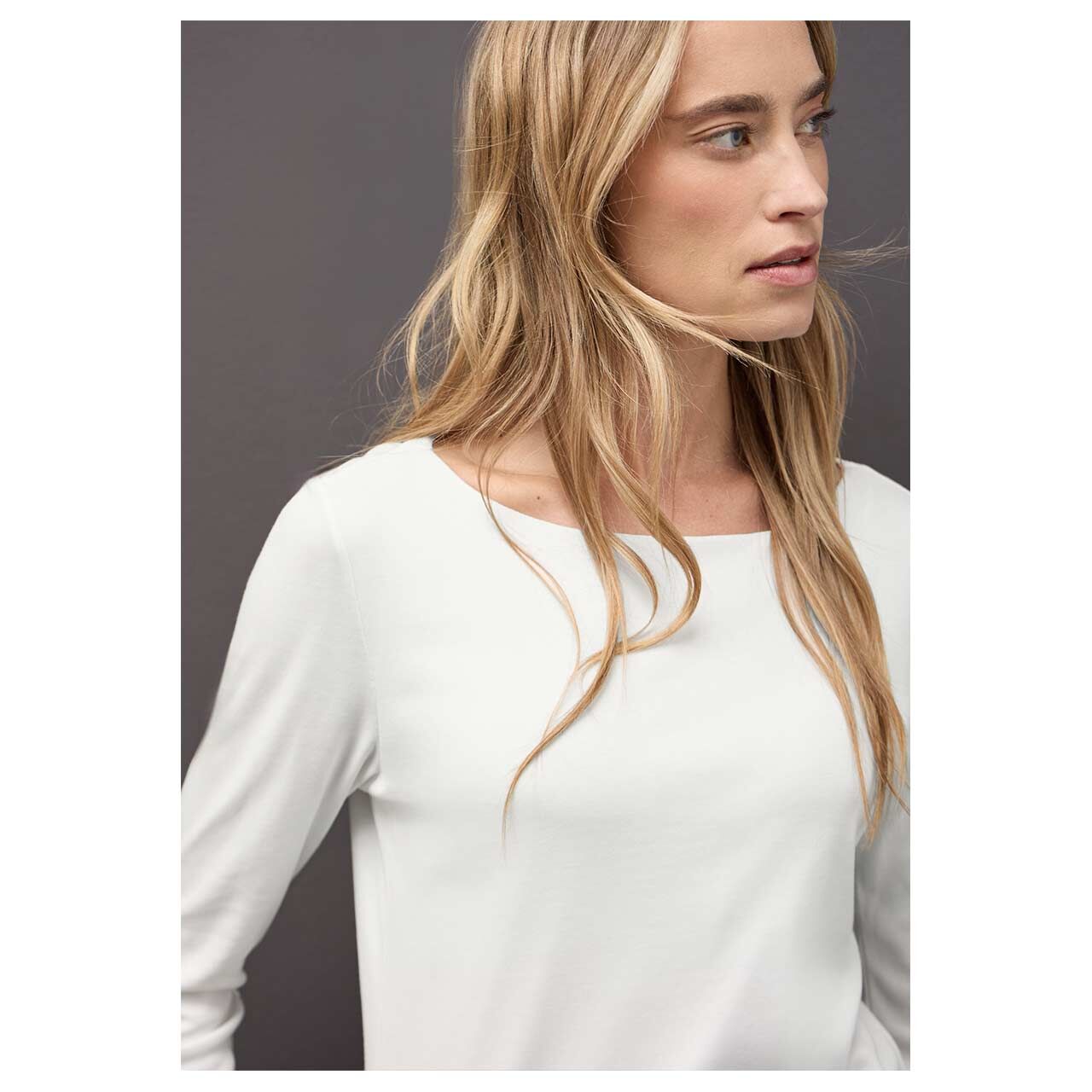 Damen Langarm Shirt Lanea von Street One in Weiß, detaillierte Vorderansicht am Model
