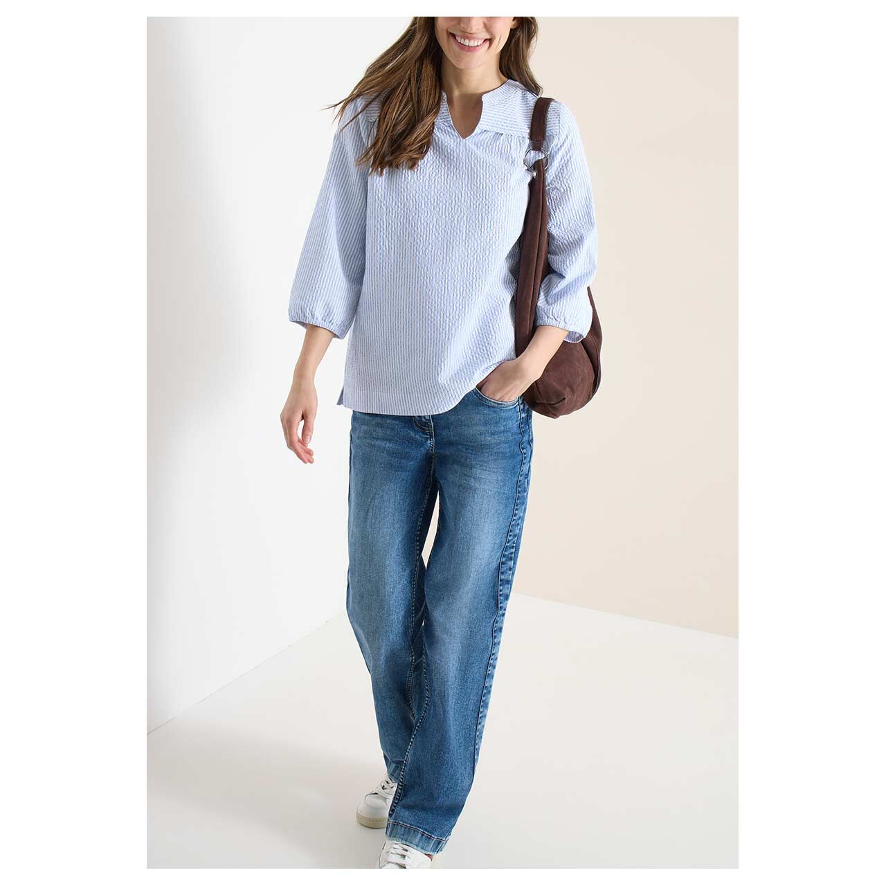 Damen 3/4 Arm Bluse Seersucker Stripe Tunic von Cecil in Hellblau gestreift, Ganzkörperansicht am Model