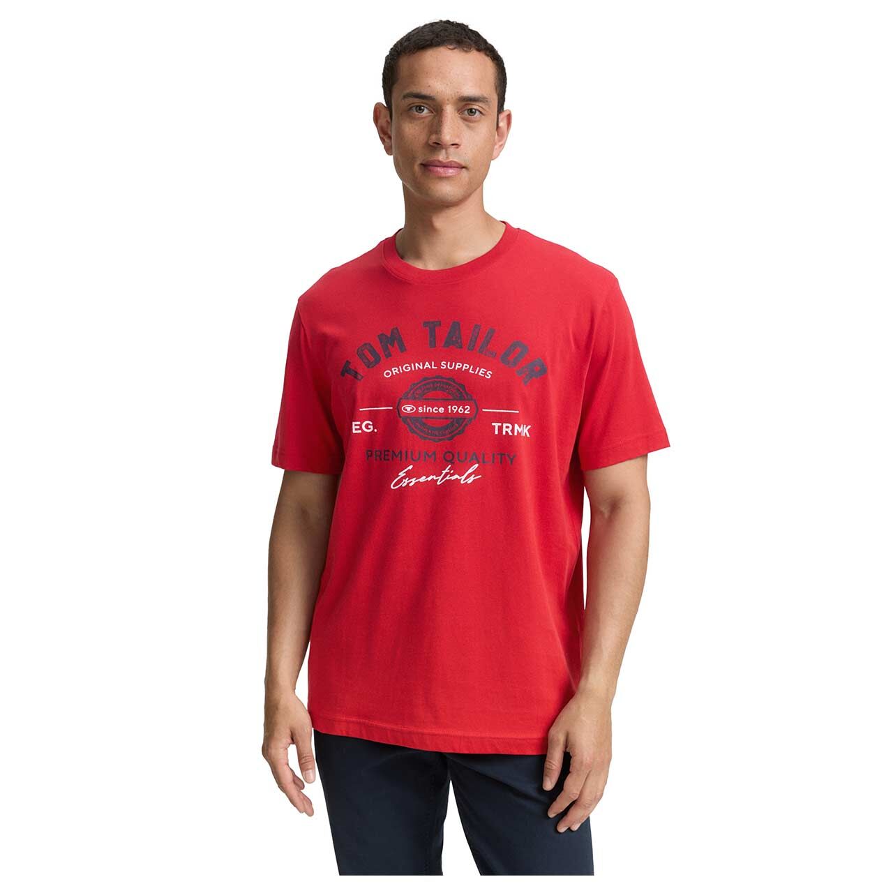 Herren T-Shirt von Tom Tailor in Rot mit Print, Vorderansicht mit Model