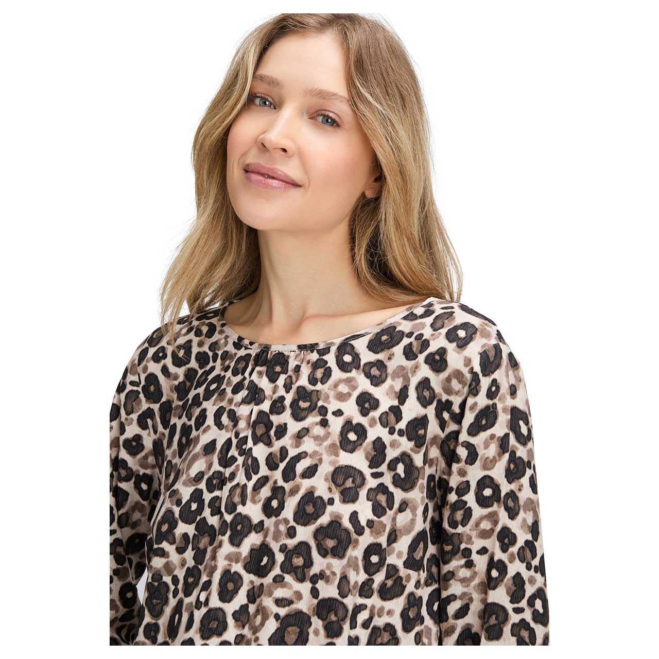 Damen Langarm Bluse von Betty Barclay in Beige mit Print, Ganzkörperansicht am Model