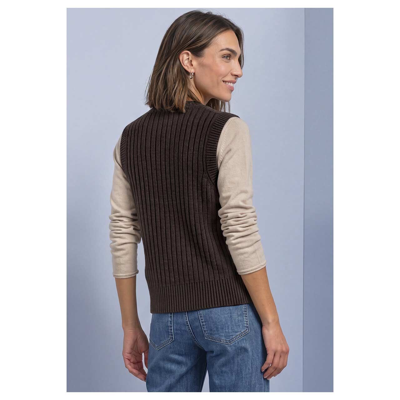 Damen Strickweste Sleeveless Cardigan von Street One in Dunkelbraun, Rückansicht am Model