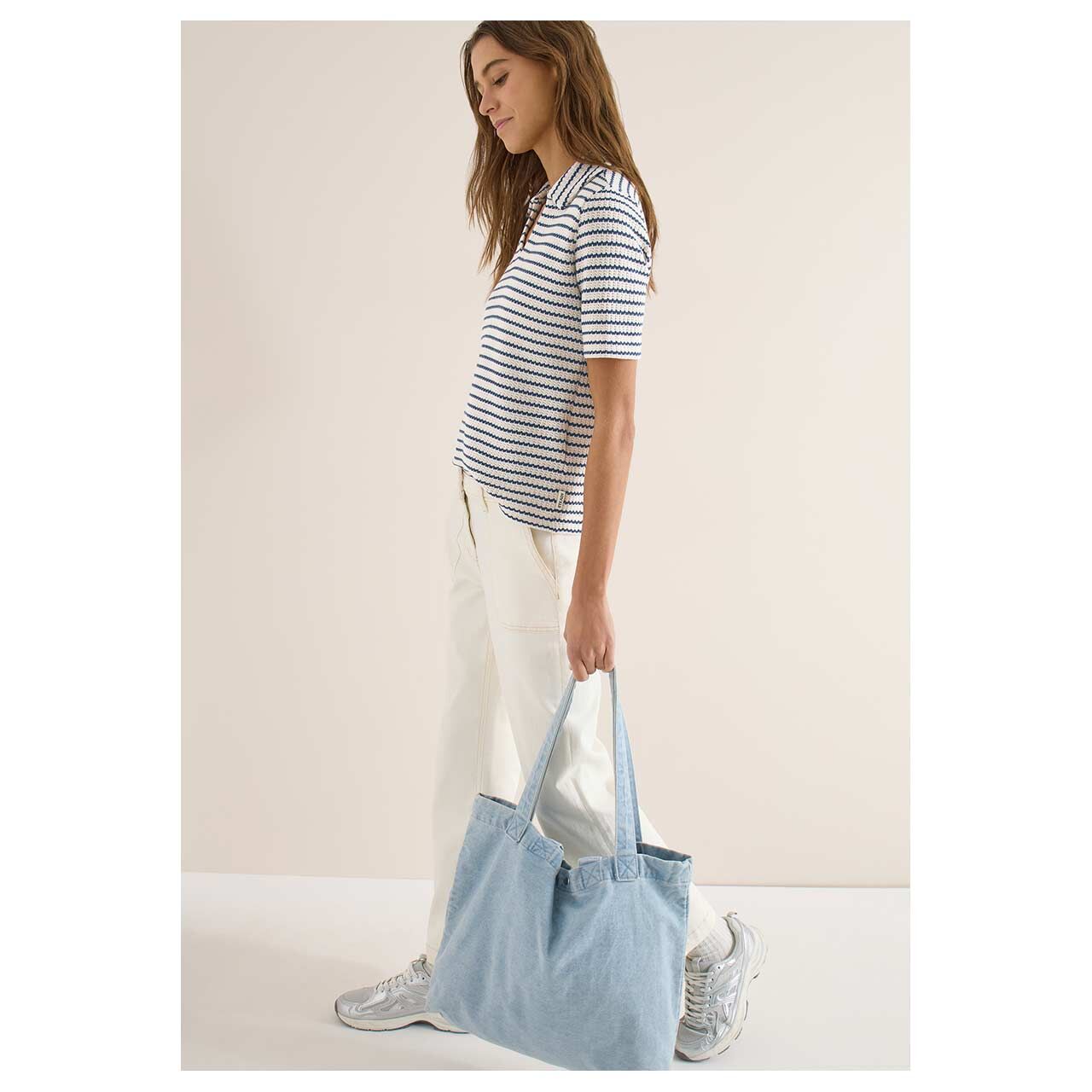 Damen Poloshirt Striped Ajour von Cecil in Blau gestreift, Seitansicht Model