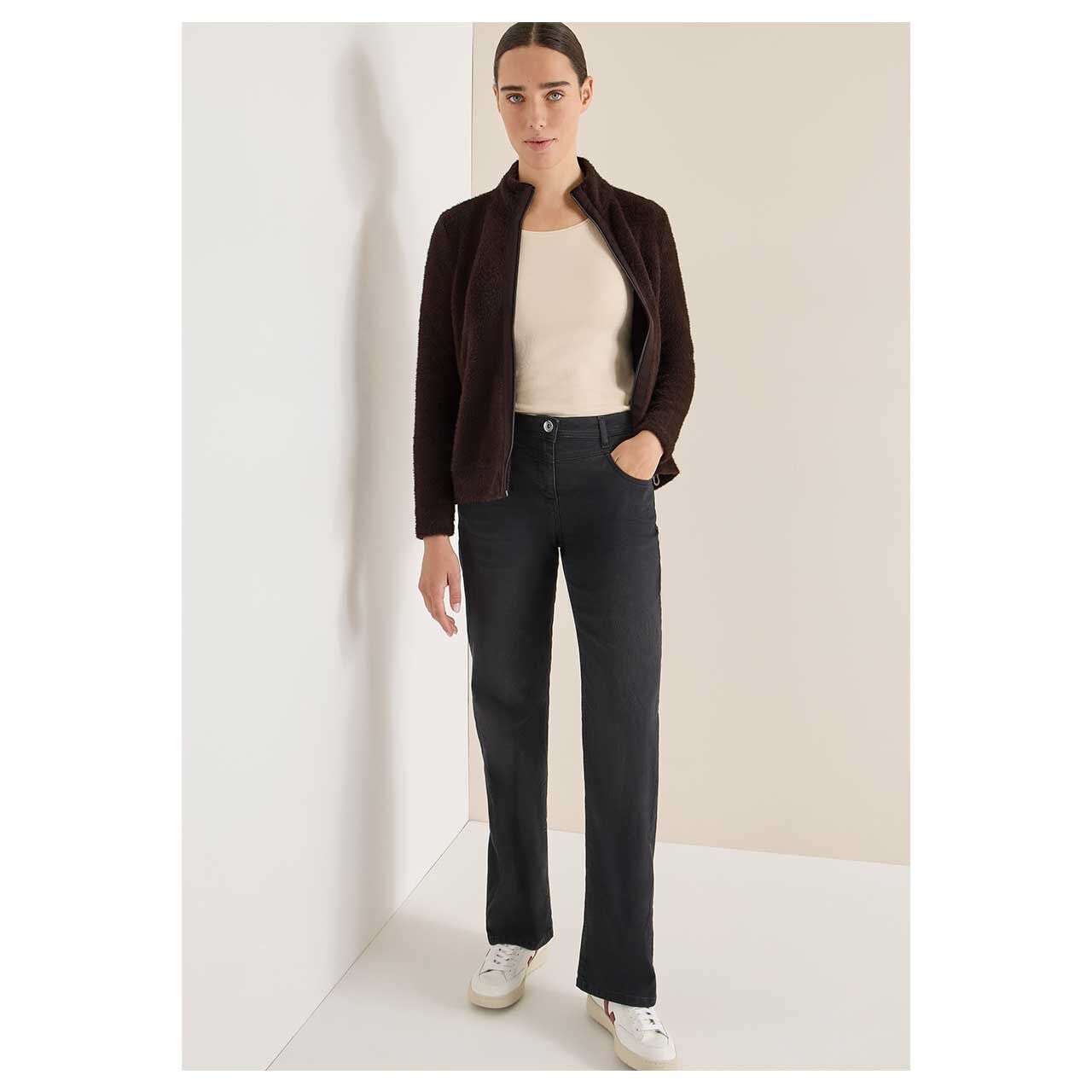 Damen Shirtjacke Feather Yarn Jacket von Cecil in Dunkelbraun, Ganzkörperansicht am Model