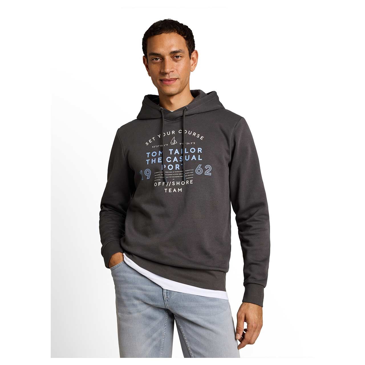 Herren Hoodie Sweatshirt von Tom Tailor in Dunkelgrau mit Print, Vorderansicht am Model