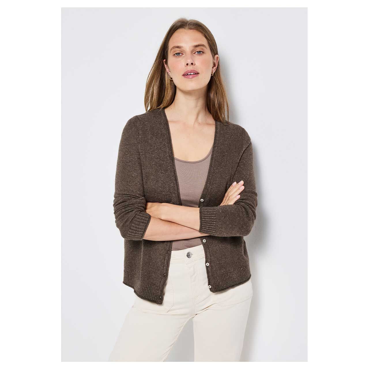 Damen Strickjacke Short Cardigan von Street One in Braun meliert, Detailansicht Oberkörper am Model