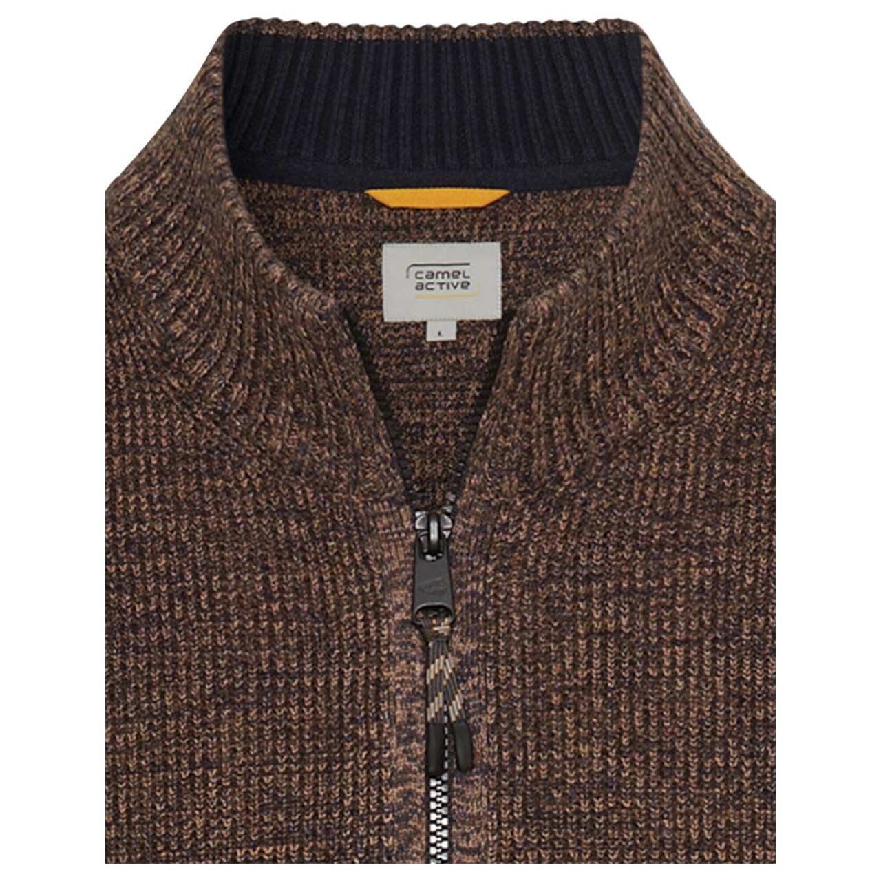 Herren Strickjacke von Camel active in der Farbe Dunkelbraun meliert, Detailansicht vorne