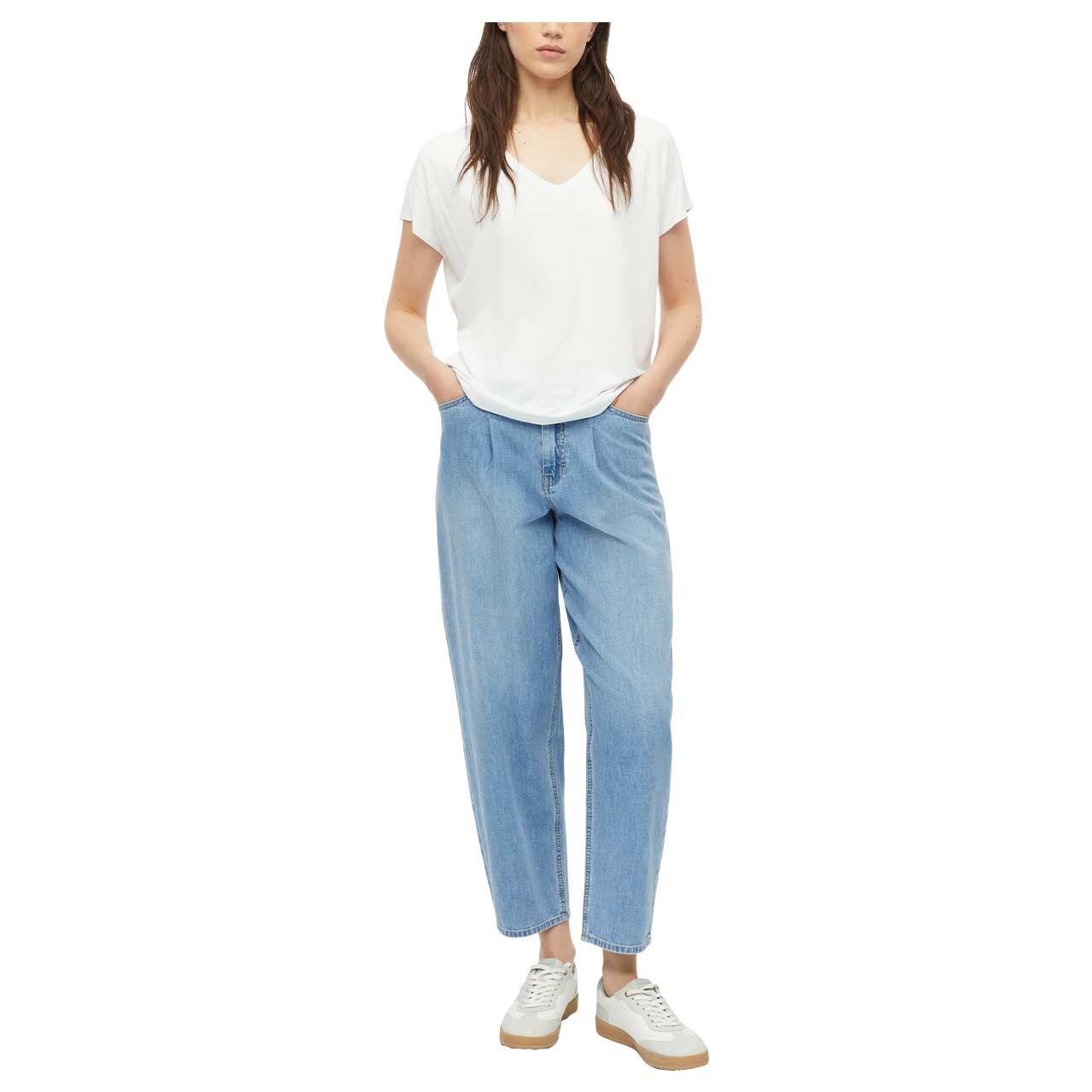 s. Oliver Damen T-Shirt in Weiß, Ganzkörperansicht am Model