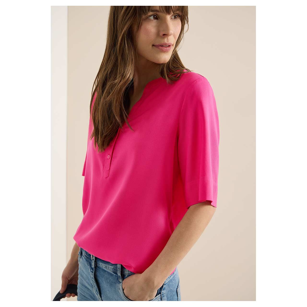 Damen Kurzarm Bluse Solid Splitneck von Cecil in Pink, detaillierte Ansicht am Oberkörper