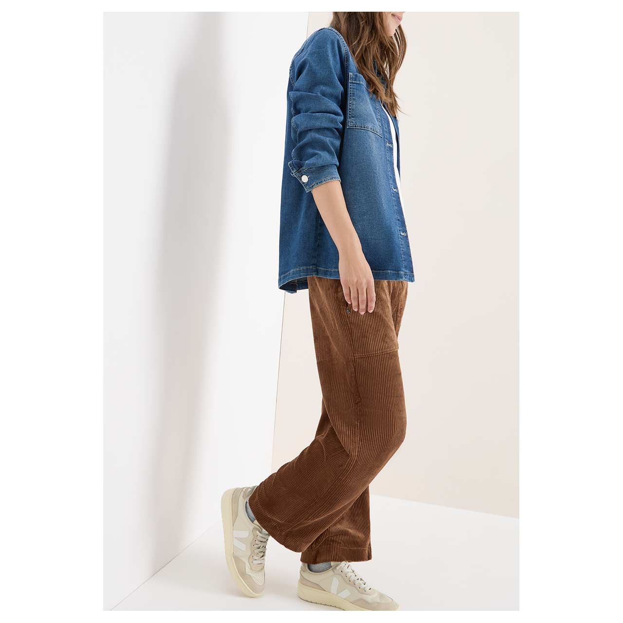 Damen Ankle Cordhose Neele von Cecil in Braun, Seitenansicht am Model