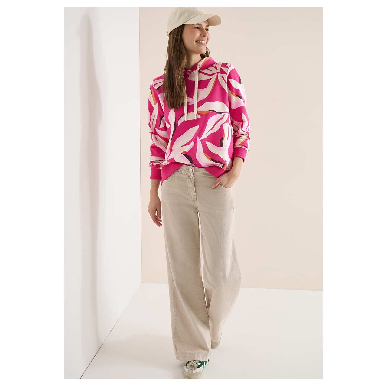 Damen Hoodie Sweatshirt Allover von Cecil in Pink mit Print, Ganzkörperansicht am Model