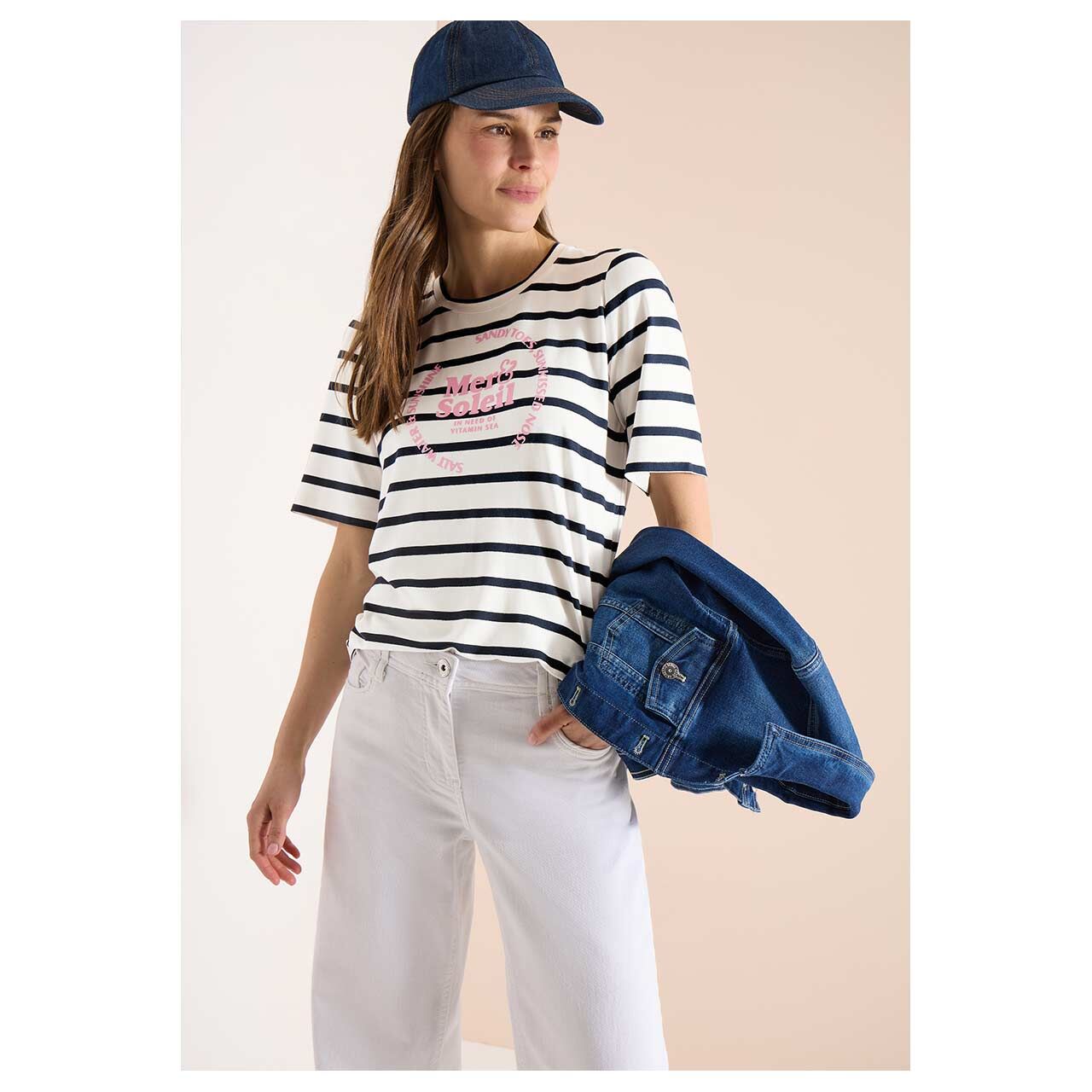 Damen T-Shirt Mer And Soleil Circle von Cecil in Blau gestreift mit Print, Vorderansicht am Model