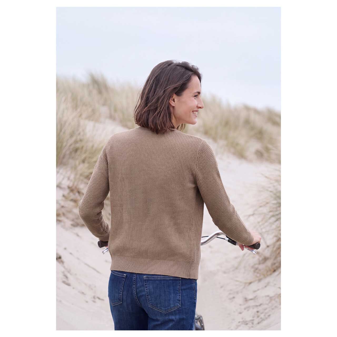 Damen Strickjacke Structured Cosy Cardigan von Cecil in Hellbraun meliert, Rückansicht am Model