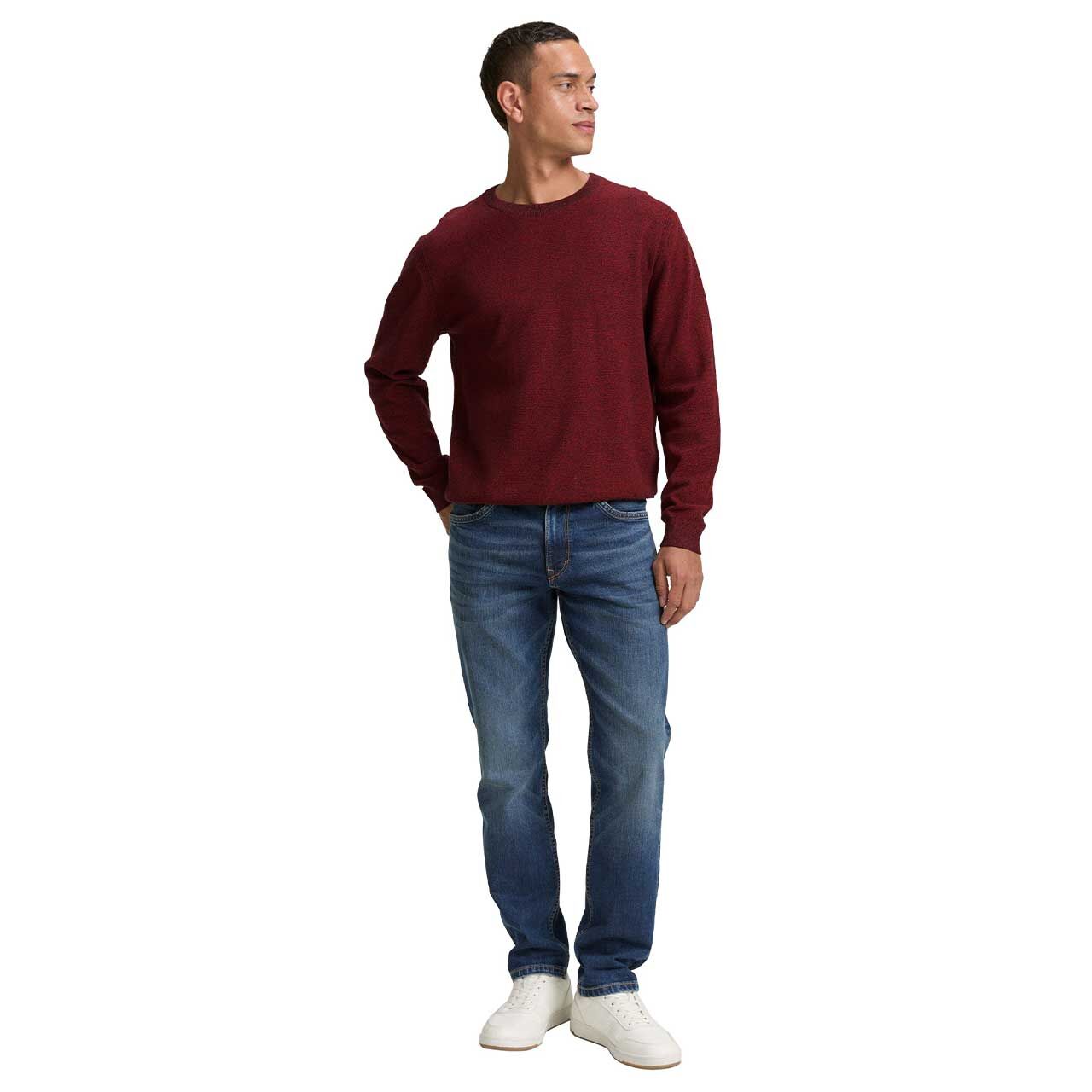 Herren Pullover Structured Crewneck Knit von Tom Tailor in Rot meliert, Ganzkörperansicht am Model