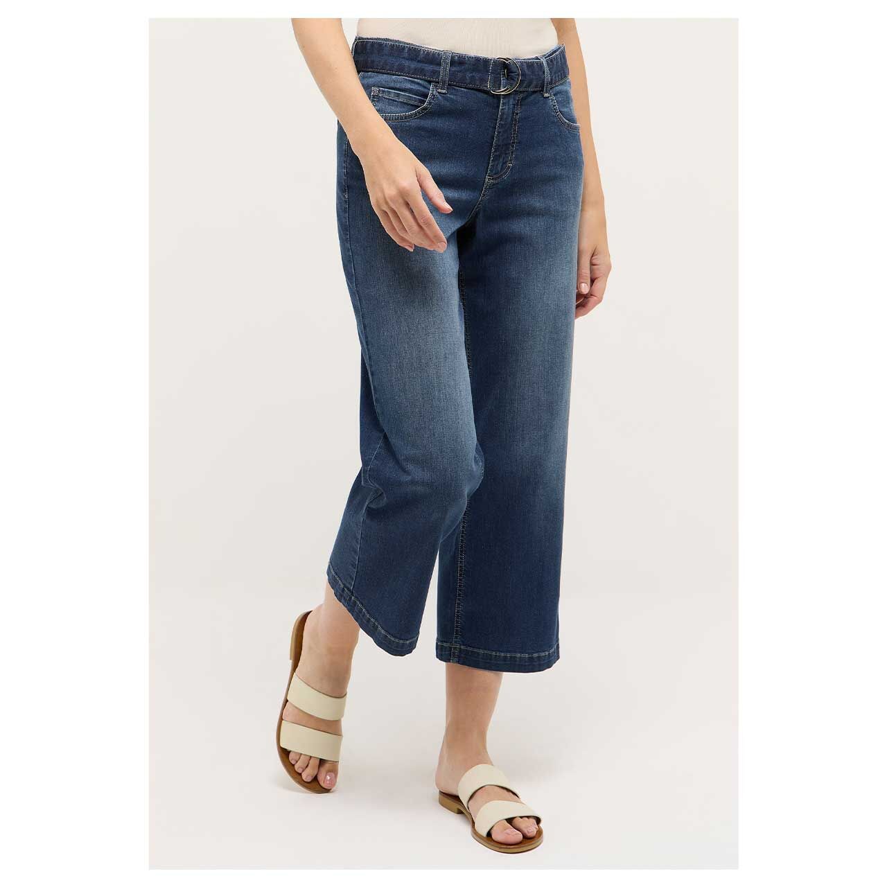 Stretch Damen 7/8 Jeans Linn City von Angels in Blau angewaschen, Vorderansicht am Model