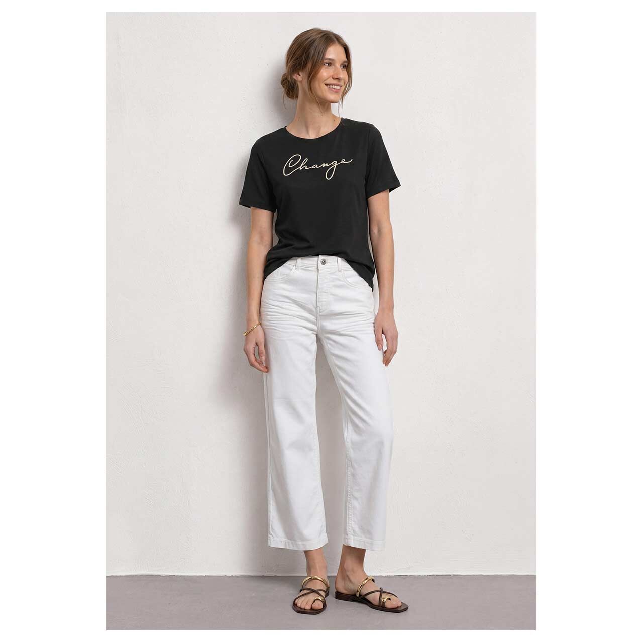 Damen T-Shirt Puff Print Wording von Street One in Schwarz mit Print, Ganzkörperansicht am Model