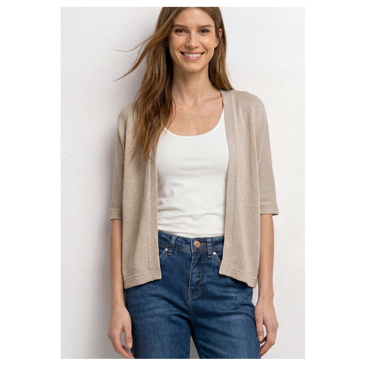 Damen Kurzarm Strickjacke Knit Look Batwing von Street One in Beige, Vorderansicht am Model