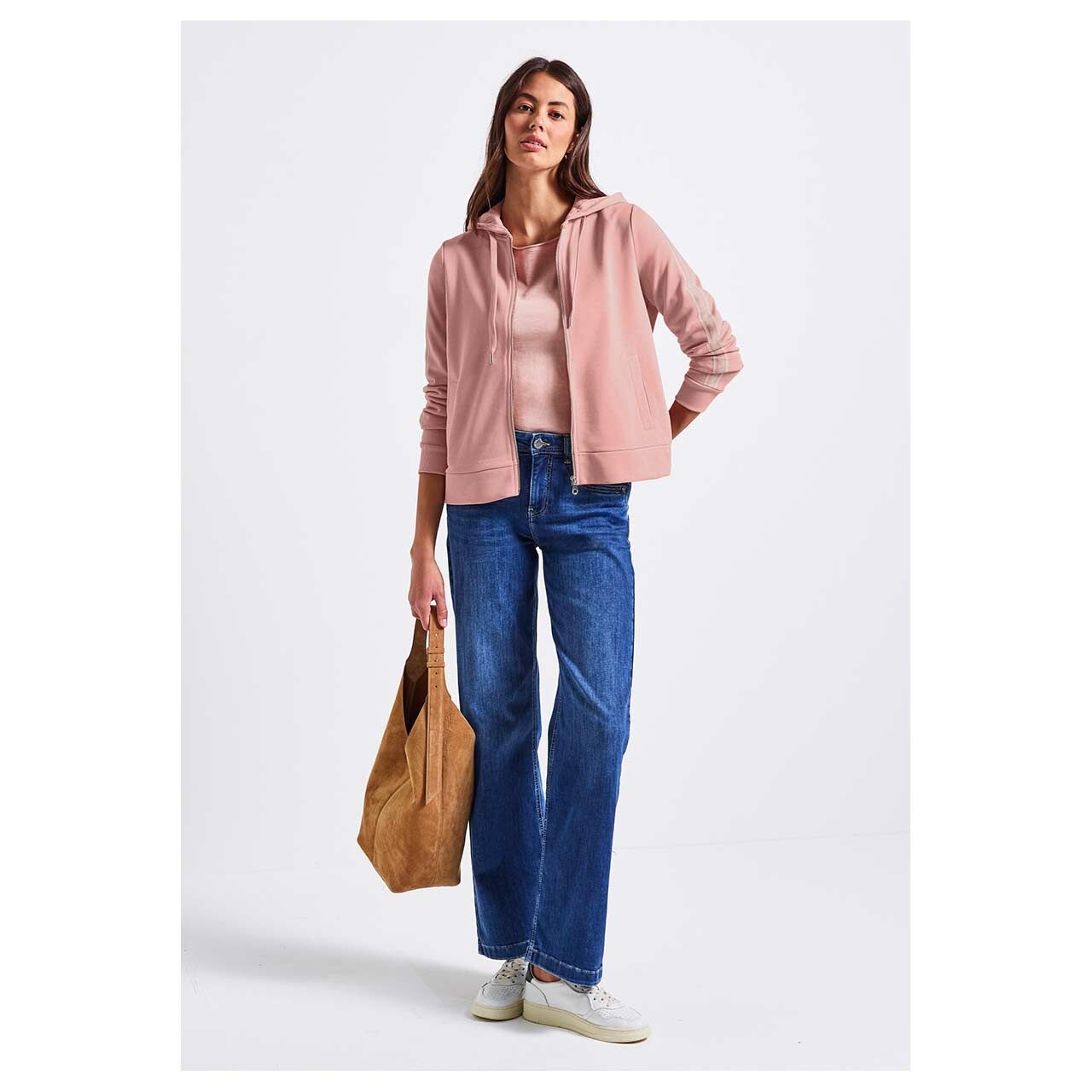 Damen Hoodie Sweatjacke Zip Jacket von Street One in Altrosa, Ganzkörperansicht am Model