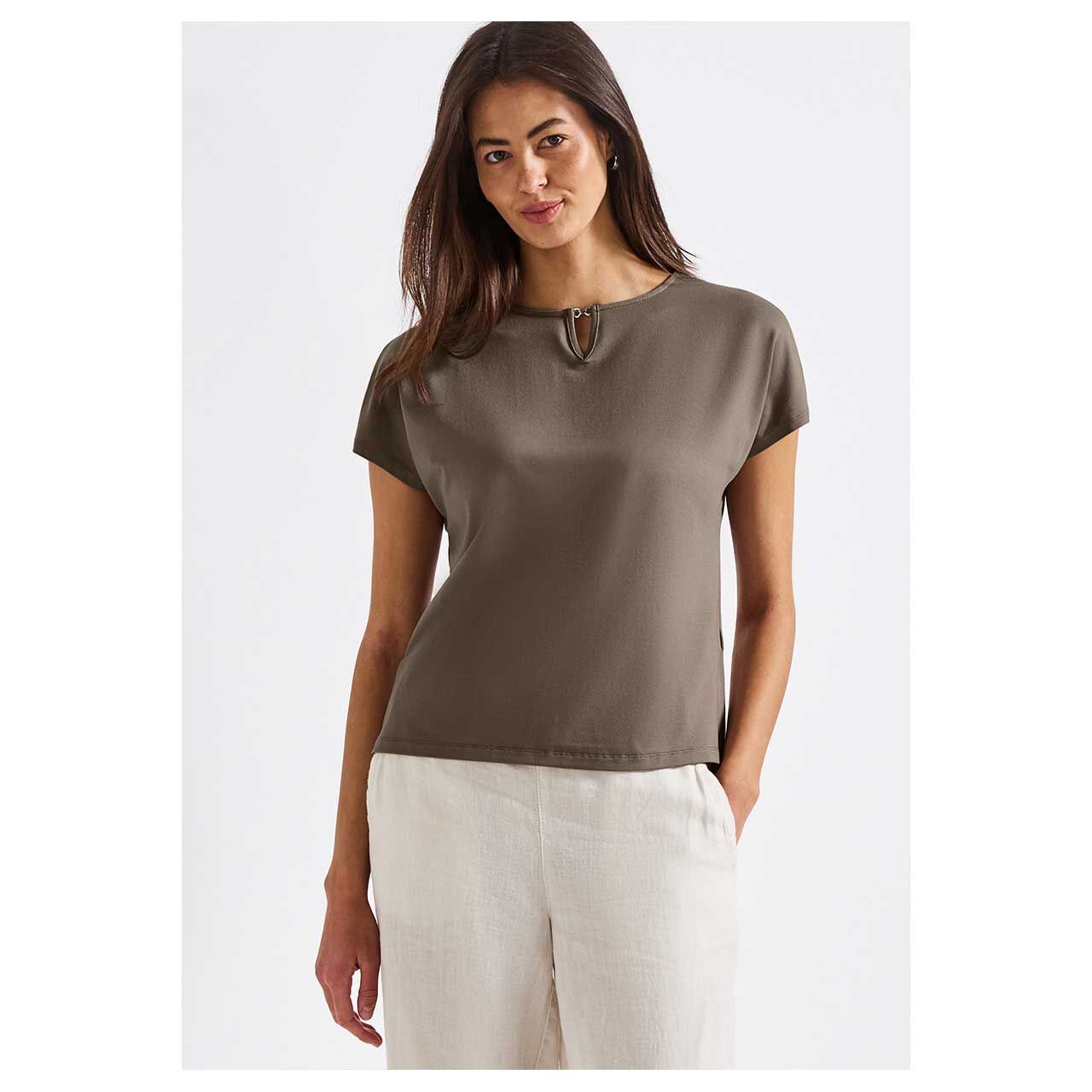 Street One Jersey Damen T-Shirt von Street One in Sandbraun, Nahansicht Outfit am Modell