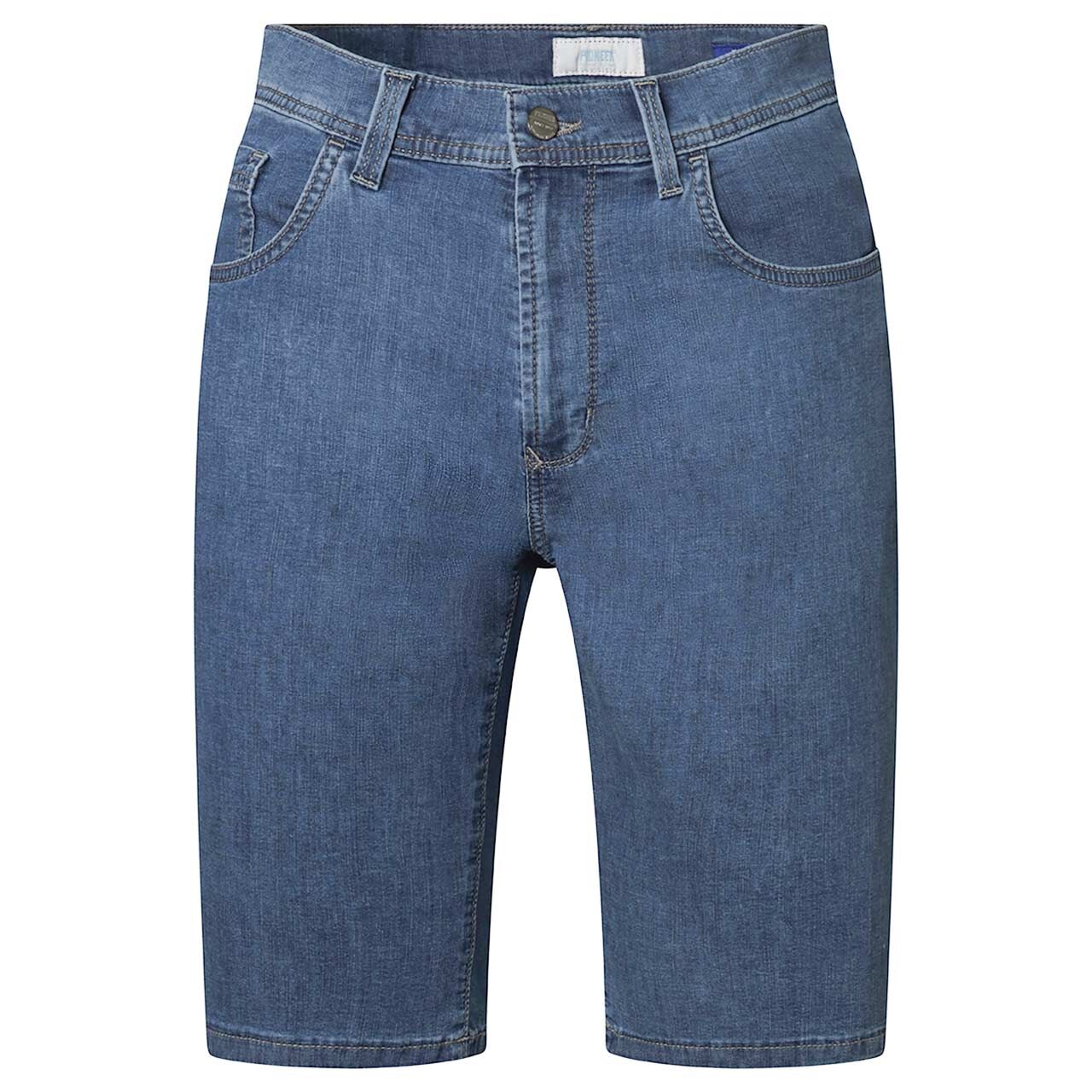 Stretch Herrenjeans Bermuda Megaflex Finn in Blau angewaschen von Pioneer, Rückansicht am Model