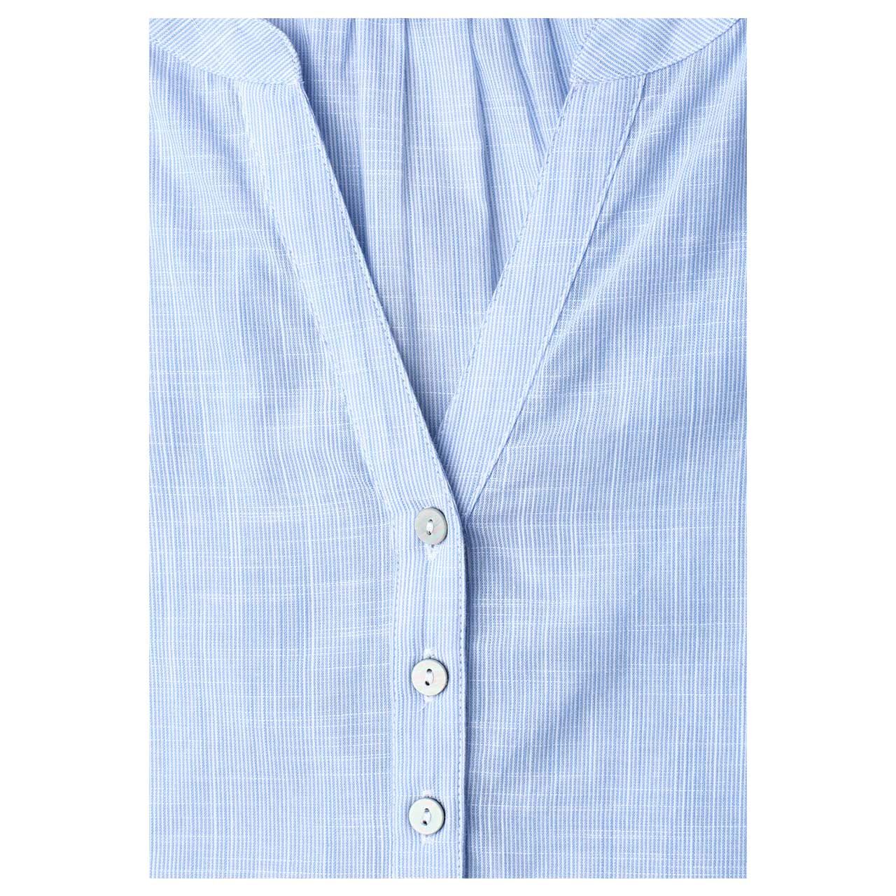 Damen Kurzarm Bluse Chambray Splitneck von Street One in Blau mit Print, Detailansicht Ausschnitt