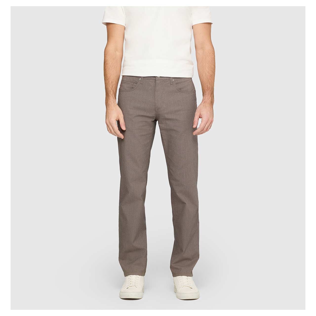 Stretch Herren Baumwollhose Arne von MAC in Braungrau, Vorderansicht am Model