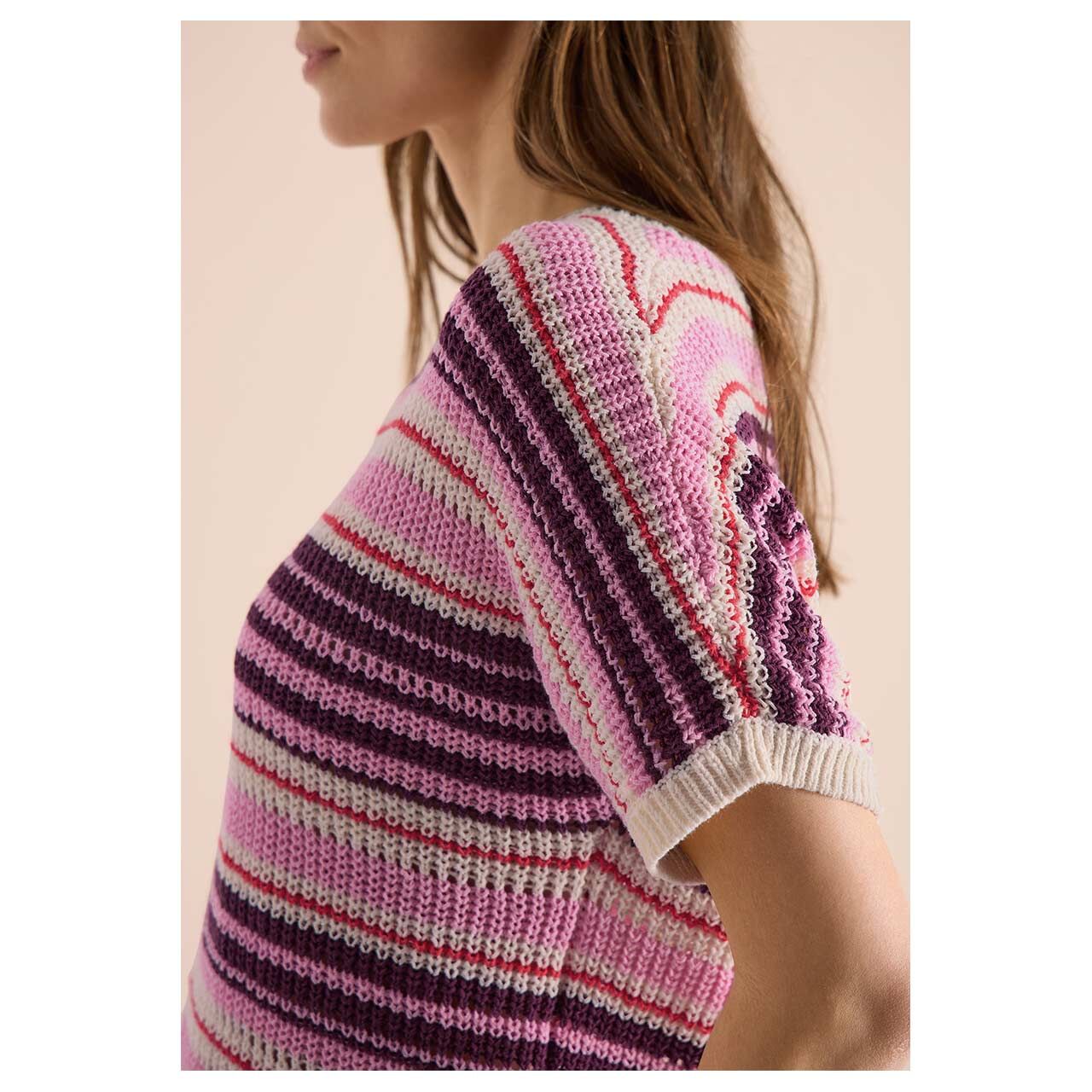 Damen Kurzarm Pullover Fancy Tapeyarn von Cecil in Weinrot gestreift, detaillierte Seitenansicht am Model