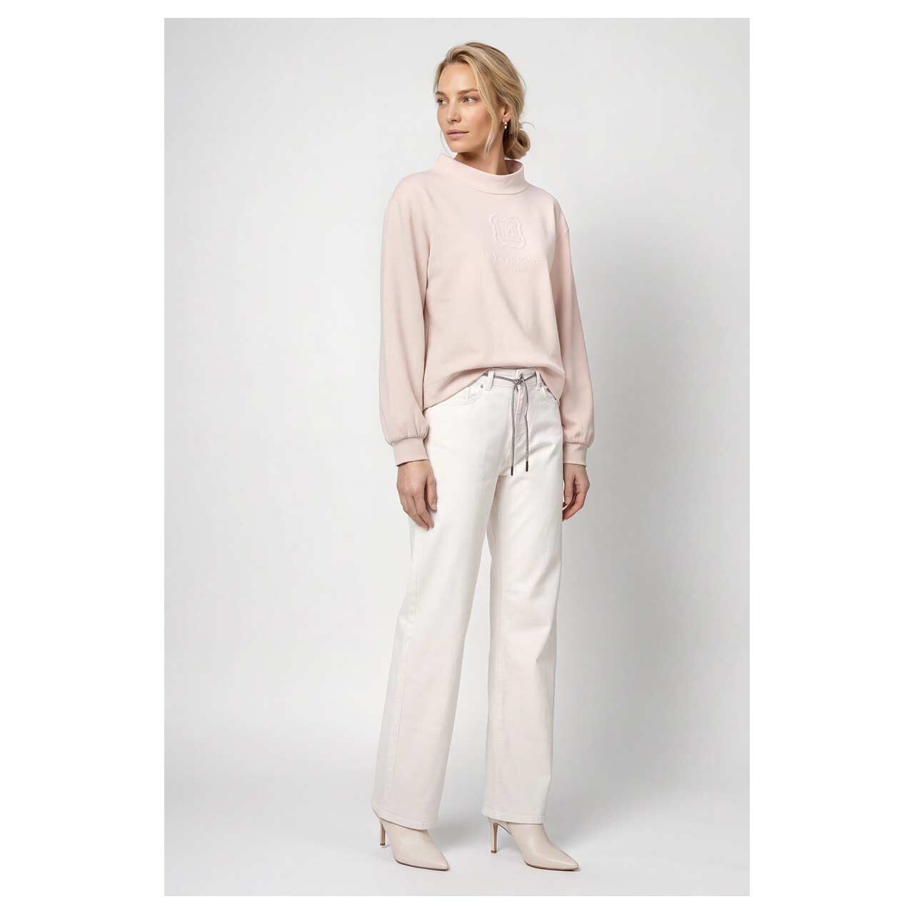 Damen Sweatshirt von Monari in Cremeweiß, Ganzkörperansicht am Model
