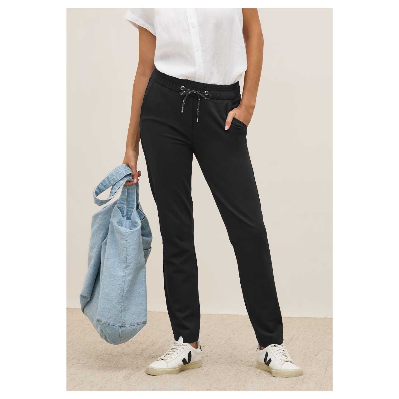 Stretch Damenhose Jogpants Tracey von Cecil in Schwarz, Vorderansicht am Model