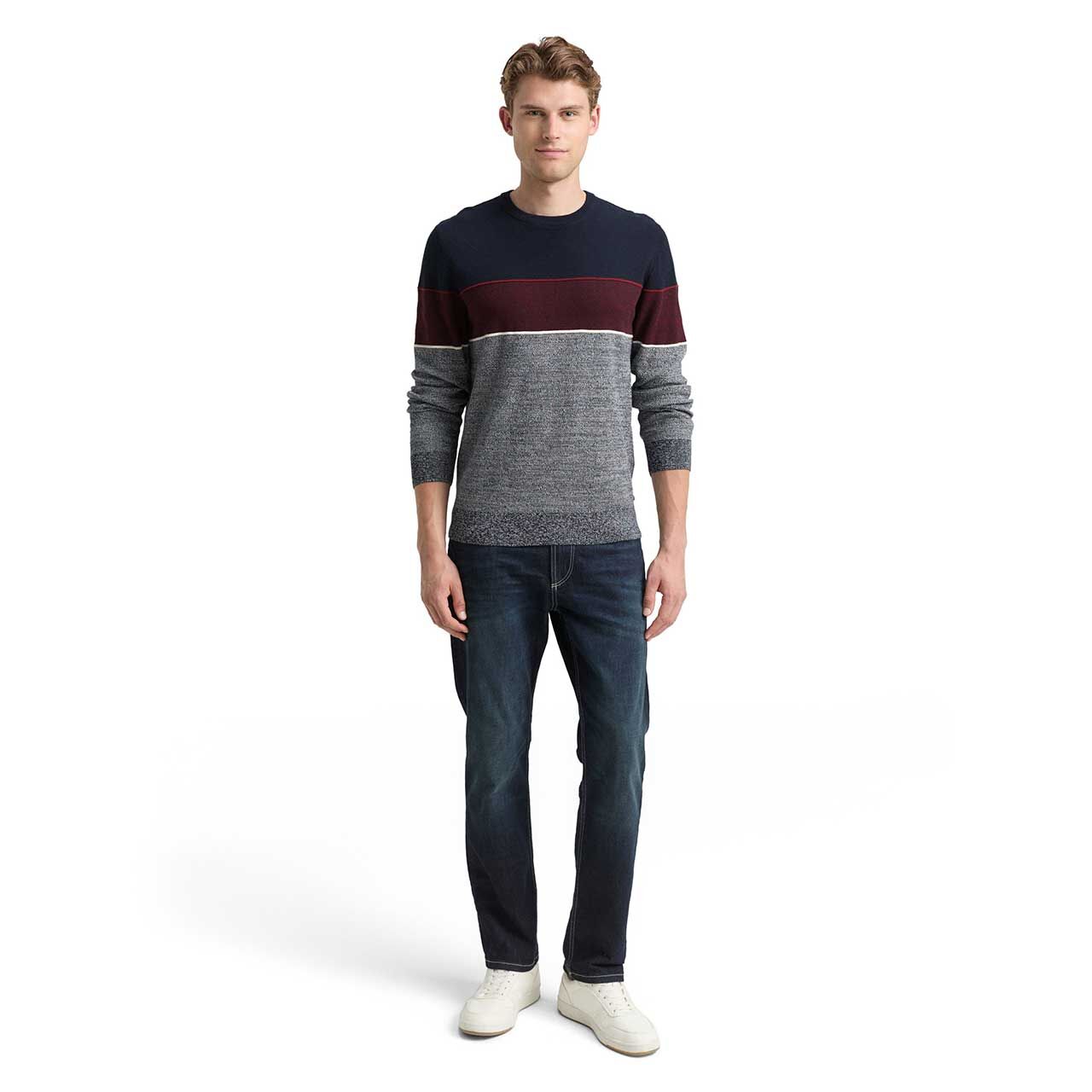 Herren Pullover Knit Crewneck von Tom Tailor in Dunkelblau gestreift, Ganzkörperansicht am Model