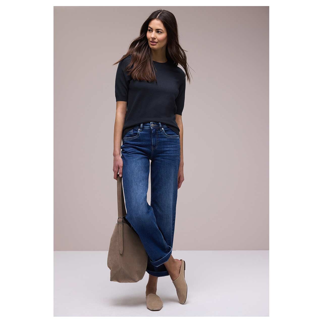 Damen Kurzarm Pullover Short Sleeve von Street One in Dunkelblau, Ganzkörperansicht am Model