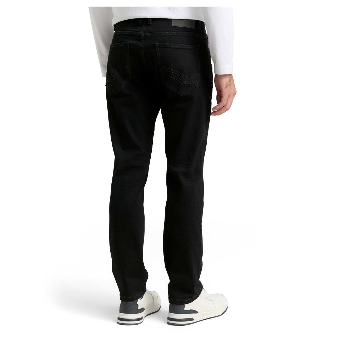 Herrenjeans Josh von Tom Tailor in Schwarz, Rückansicht am Modell