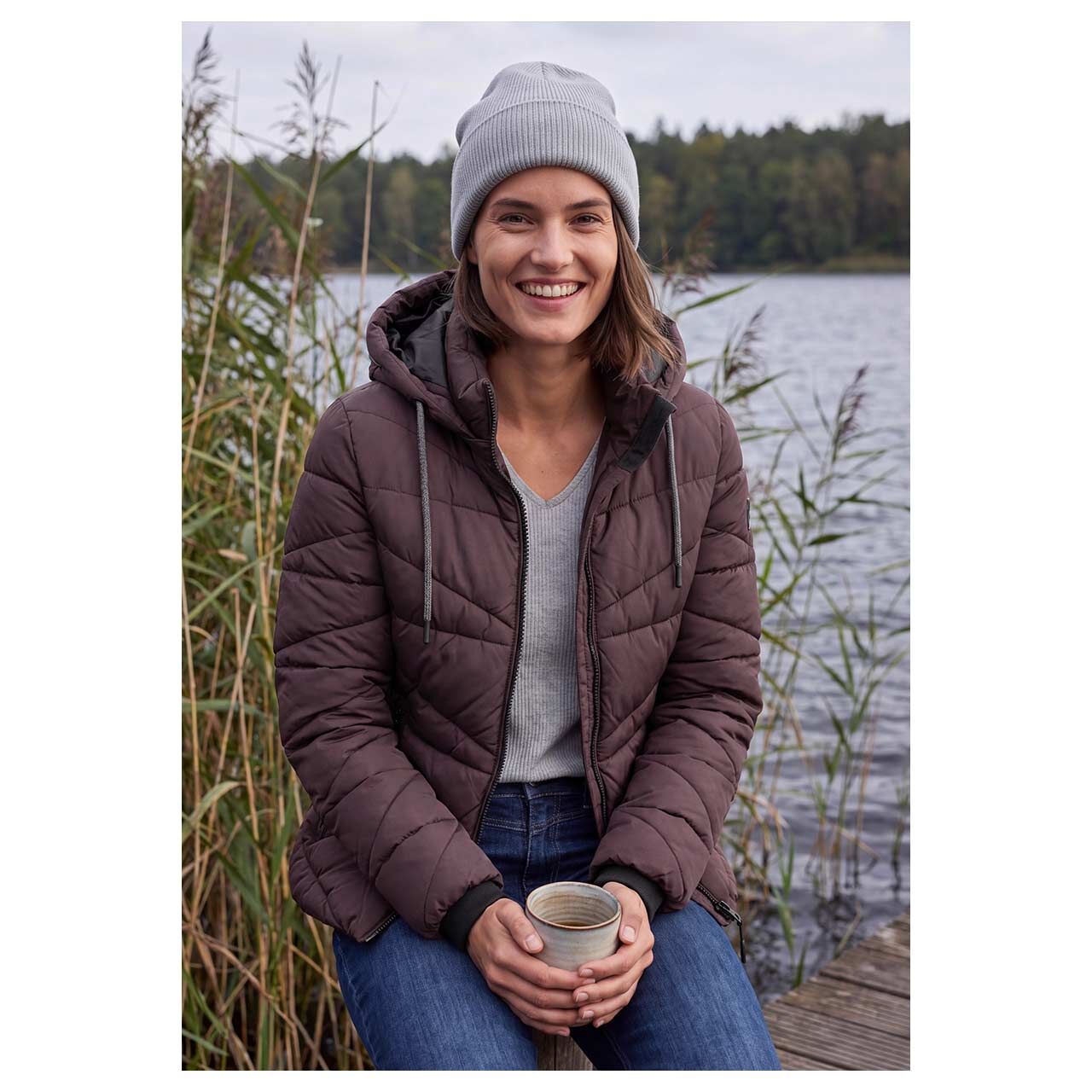 Damen Jacke Sportive Padded Jacket von Cecil in Weinrot, Vorderansicht am Model