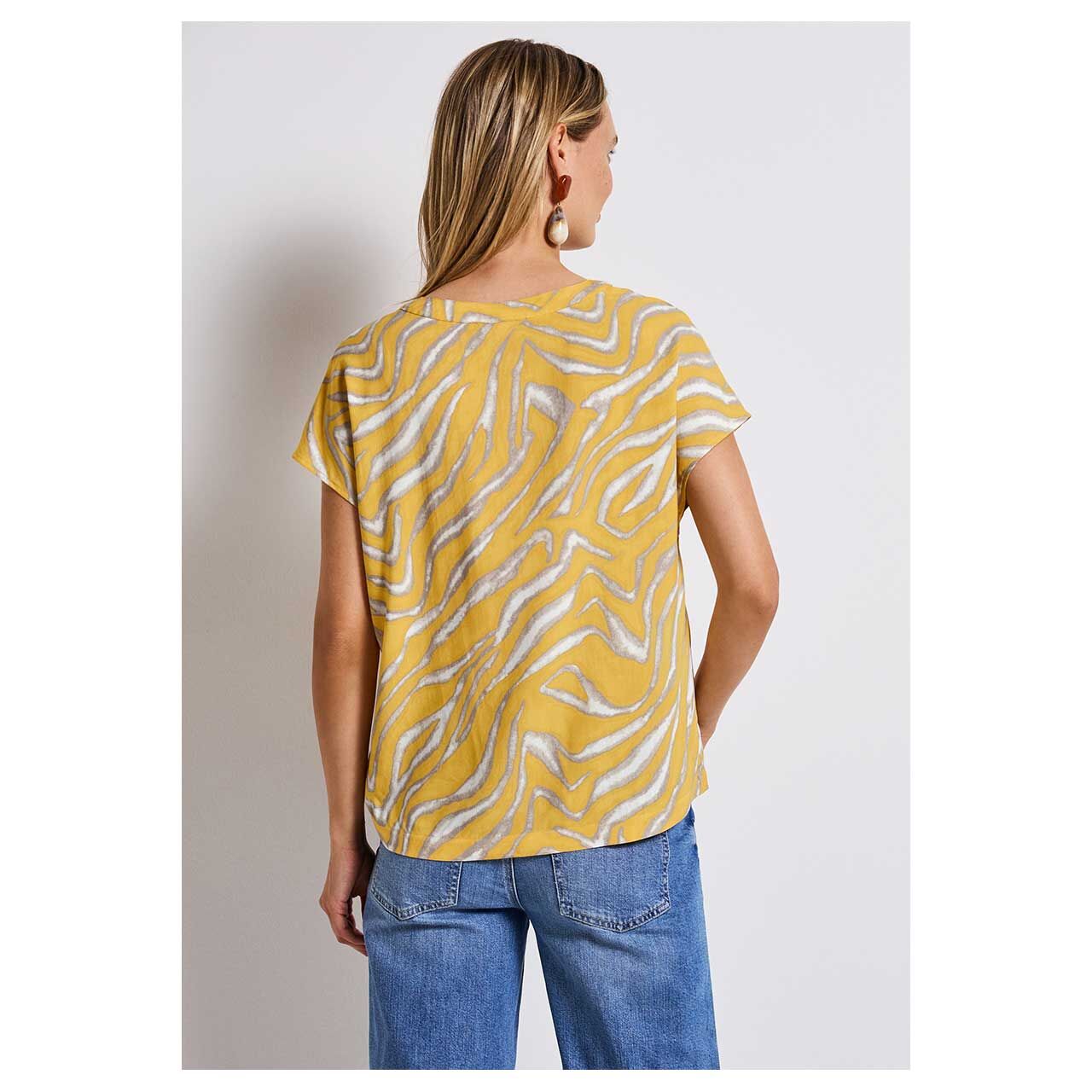 Damen Kurzarm Bluse Splitneck von Street One in Gelb mit Print, Rückansicht Oberkörper getragen