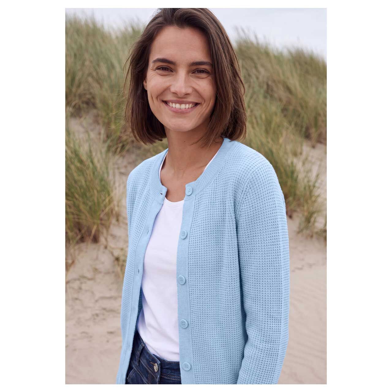 Damen Strickjacke Structured Cosy Cardigan von Cecil in Hellblau meliert, detaillierte Vorderansicht am Model