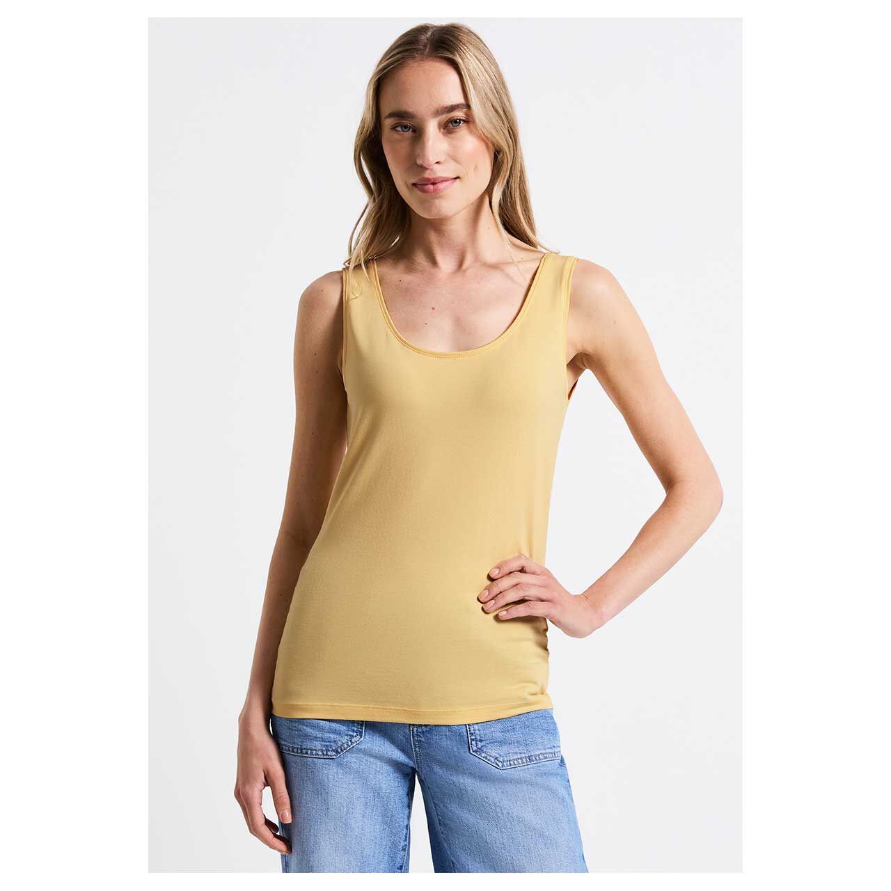 Damen Top Anni von Street One in Gelb mit der Farbnummer 16901, Nahansicht am Modell
