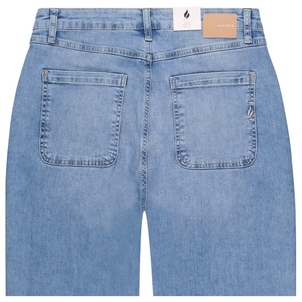 Damenjeans Judy von Blue Fire in Hellblau, detaillierte Rückansicht
