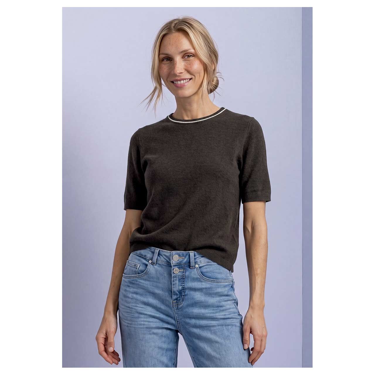 Damen Kurzarm Pullover Cosy Sweater Collar Detail von Street One in Dunkelbraun meliert, Vorderansicht am Model